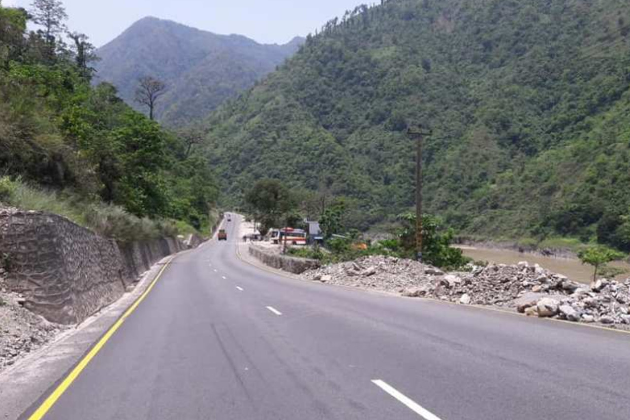 मुग्लिन–मलेखु सडकमा रातिको अवरोध हट्यो, नौबिसे–मलेखु दुई दिनका लागि बन्द