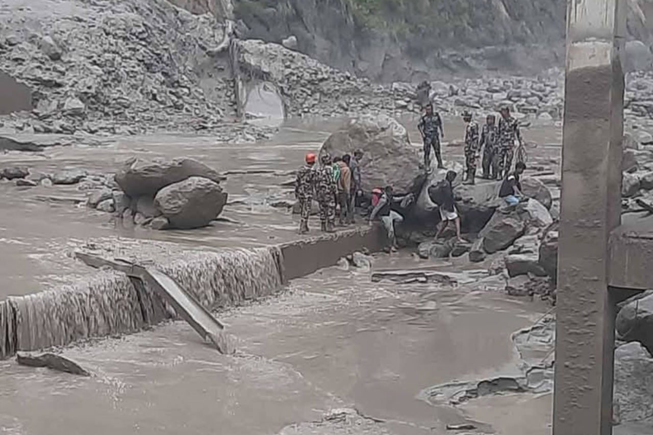 रसुवा बाढी अपडेट: फसेका ९ को उद्धार, २२ जना सुरक्षित, १५ अझै सम्पर्कविहीन