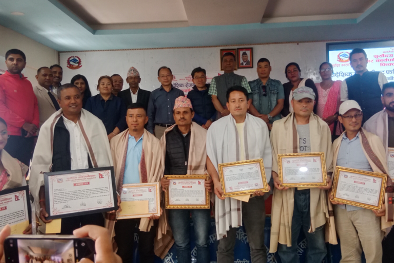 विदेश मोह त्यागेर गाउँमा भविष्य खोज्नेलाई सूर्योदय नगरपालिकाको सम्मान