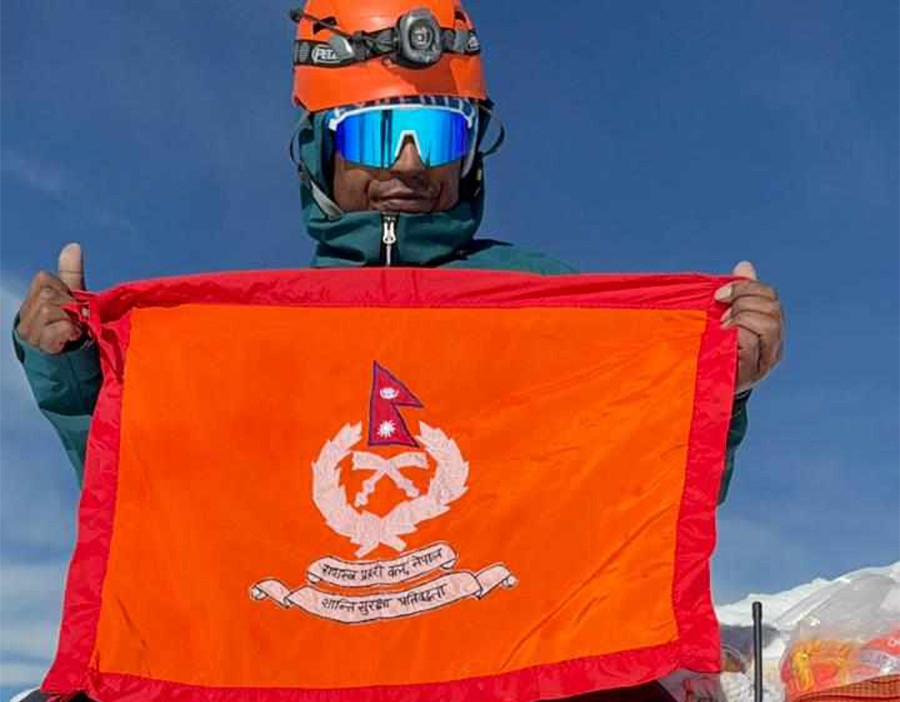 सगरमाथा संवादको सन्देशसहित सगरमाथा आरोहण सफल