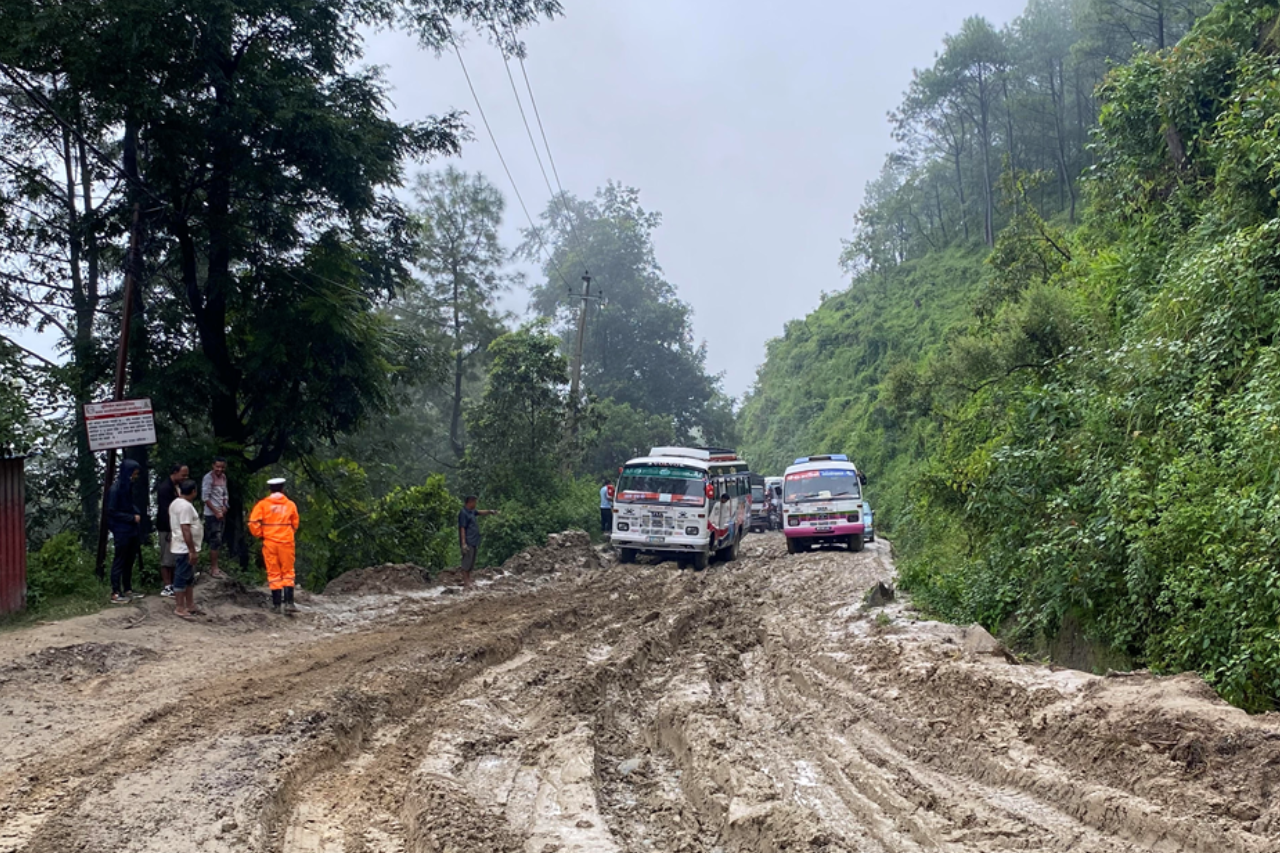 धुलिखेल–खावा सडक स्तरोन्नति अलपत्र, यात्रुलाई सास्ती