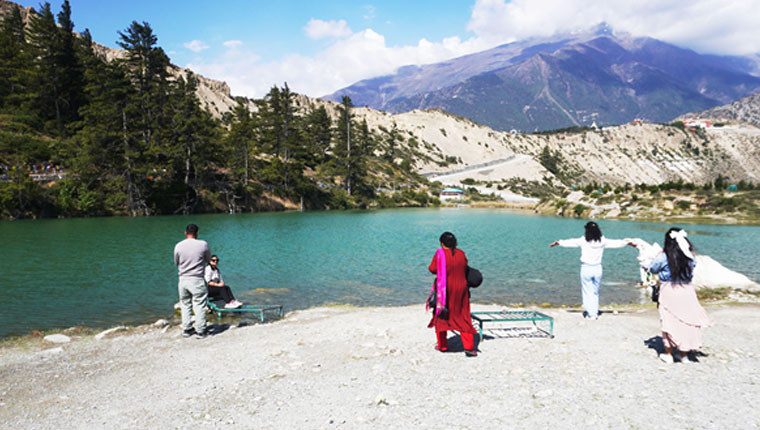 मुस्ताङको ढुम्बाताल पर्यटकको आकर्षणको केन्द्र