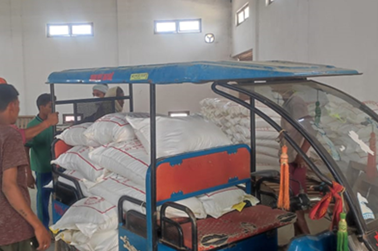 डुडुवा गाउँपालिकाले किसानलाई धानको बीउ वितरण सुरु