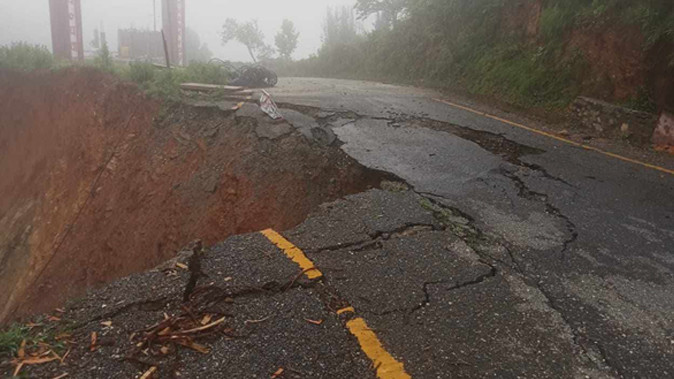 गोरखामा सडक भासिँदा यातायात अवरुद्ध