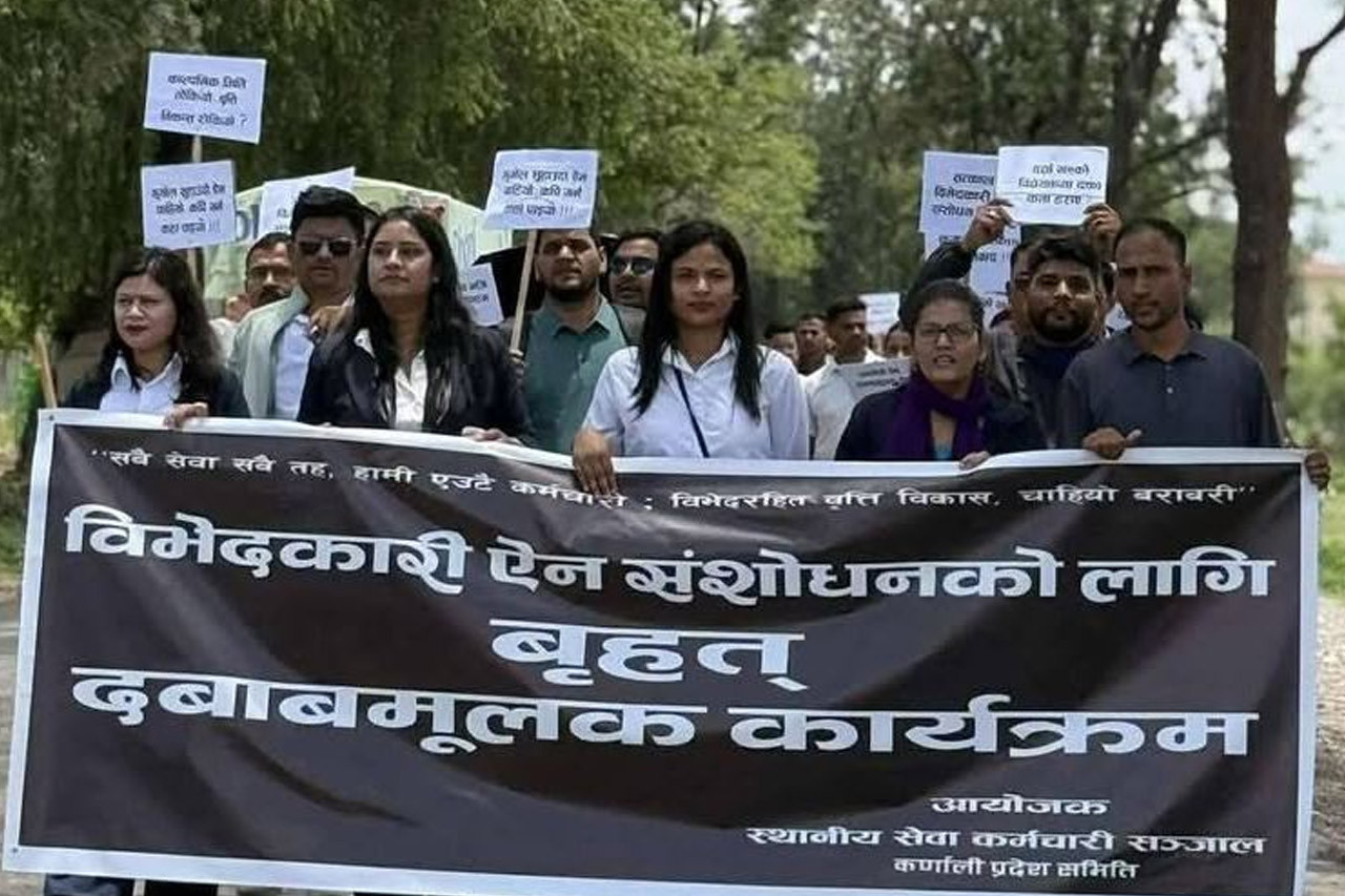 विभेदकारी ऐनको विरोधमा कर्णालीका स्थानीय तहका कर्मचारी आन्दोलित