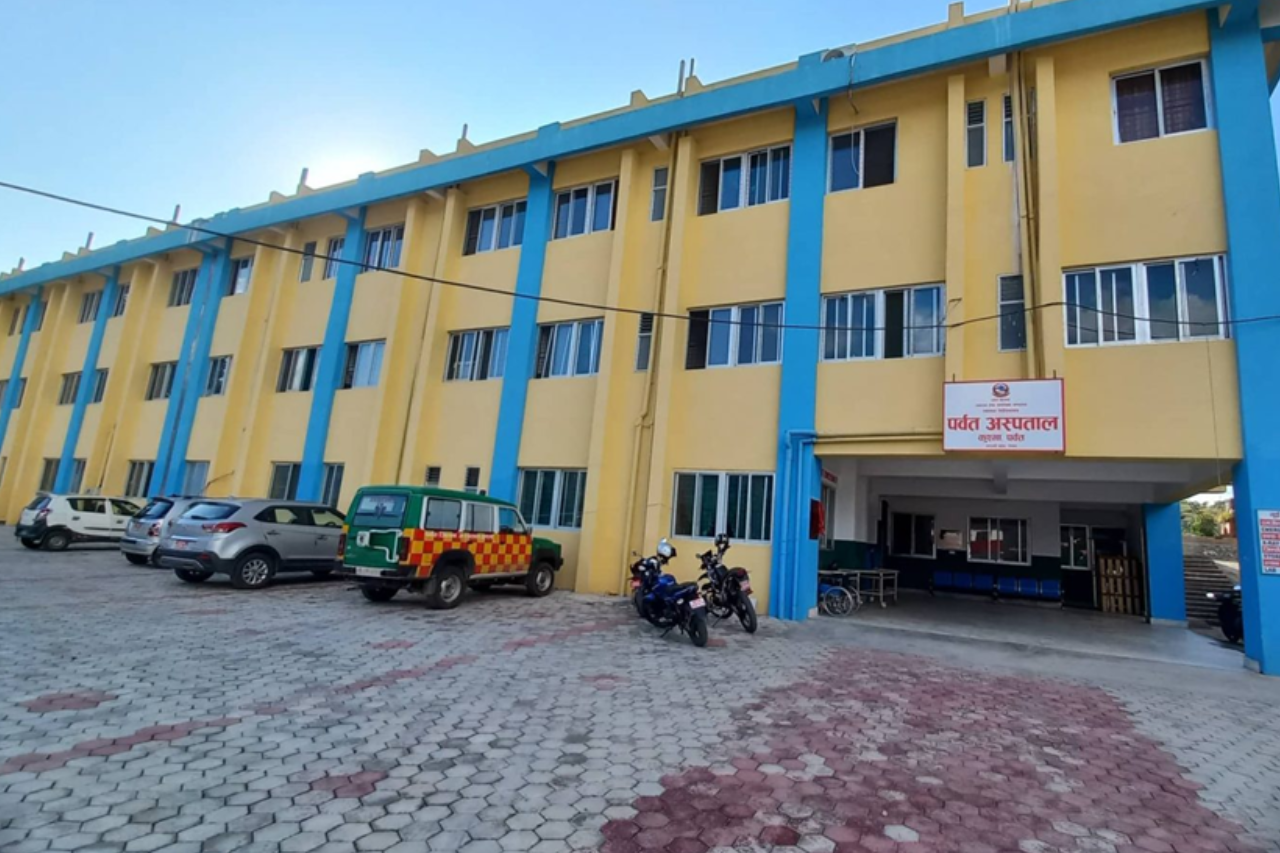 पर्वत प्रदेश अस्पतालमा ३५ वर्षपछि विशेषज्ञ चिकित्सकबाट सेवा सुरु