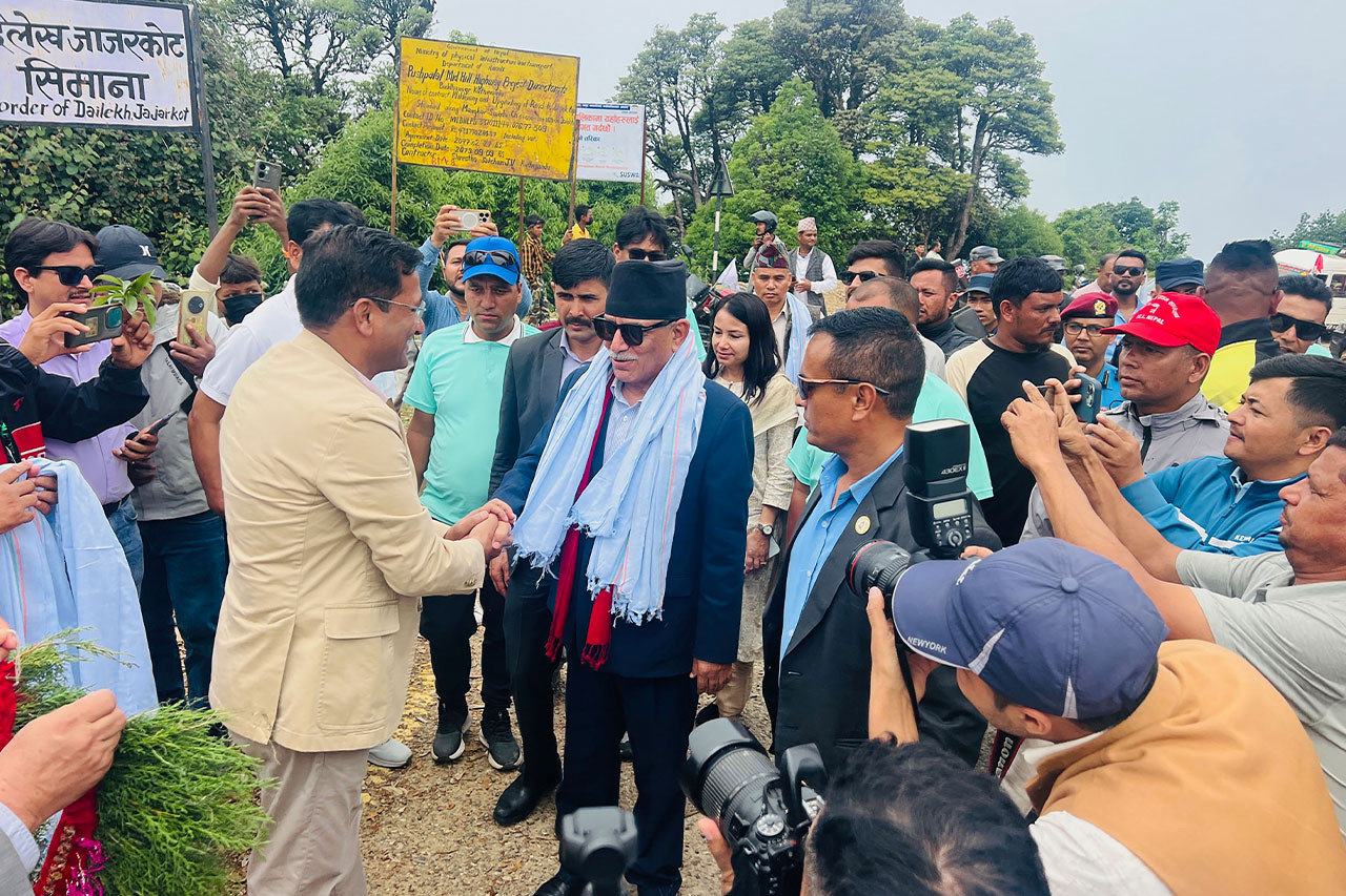 मध्यपहाडी राजमार्गको जनजागरण अभियानमा दैलेख-जाजरकोट पुगेका प्रचण्डलाई स्वागत