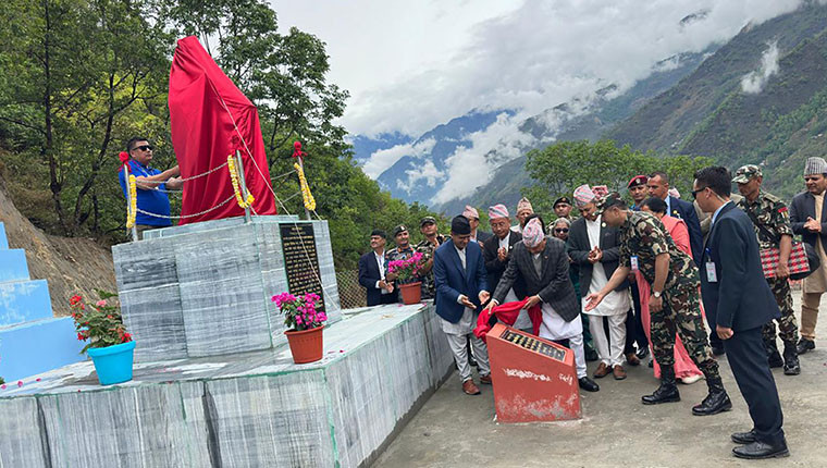 राष्ट्रपति पौडेलद्वारा राष्ट्रकवि माधव घिमिरे उद्यान उद्घाटन तथा शालिक अनावरण