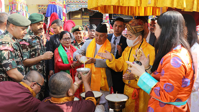 राष्ट्रपति पौडेल बौद्धनाथमा बुद्धको पूजा आराधना, अस्तुधातुको दर्शन