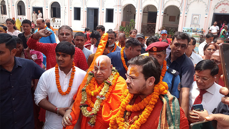 नेपाल र भारतलाई हिन्दू राष्ट्र बनाउनुपर्छ : रामभद्राचार्य