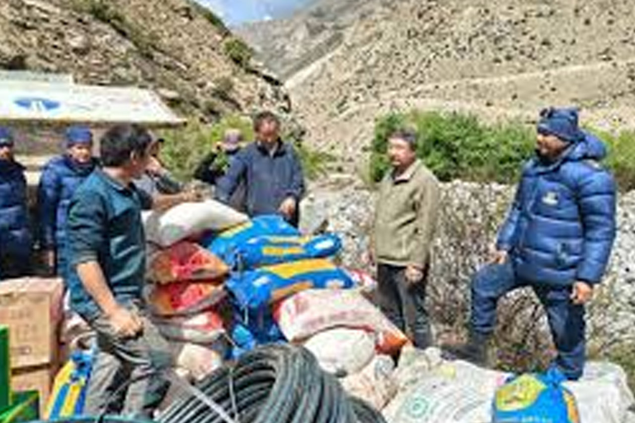हुम्लाको लिमीका बाढीपहिरो पीडितलाई राहत पुग्यो, प्रदेश सरकारले पठायो सामग्री