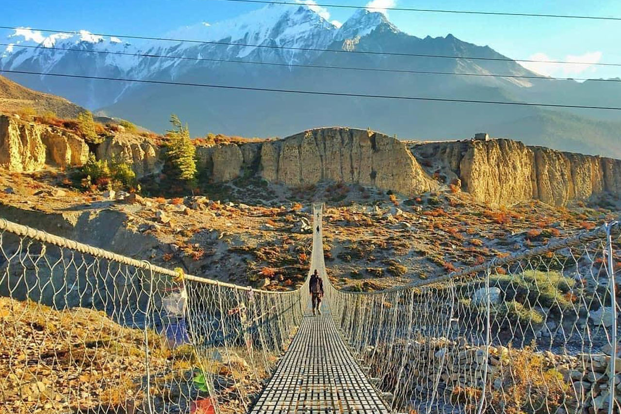मुस्ताङमा छैरो तिब्बती क्याम्प जाने झोलुङ्गे पुल जोखिममा